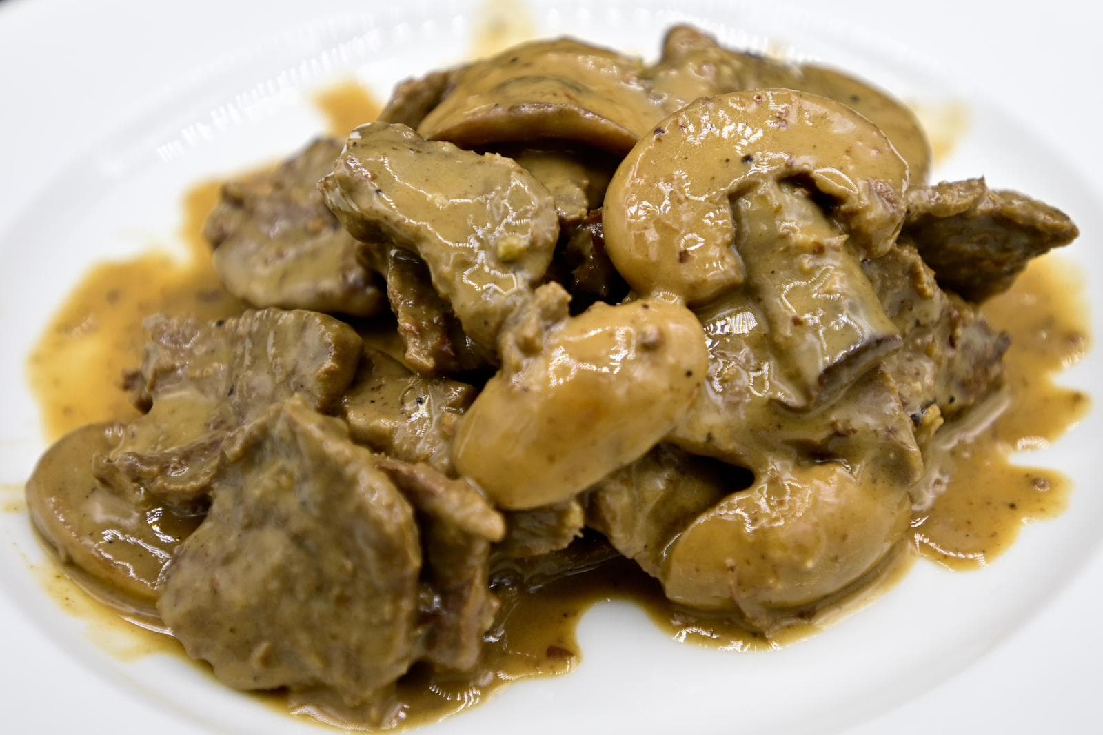 لحم ستروجانوف مع أرز الزهرة
