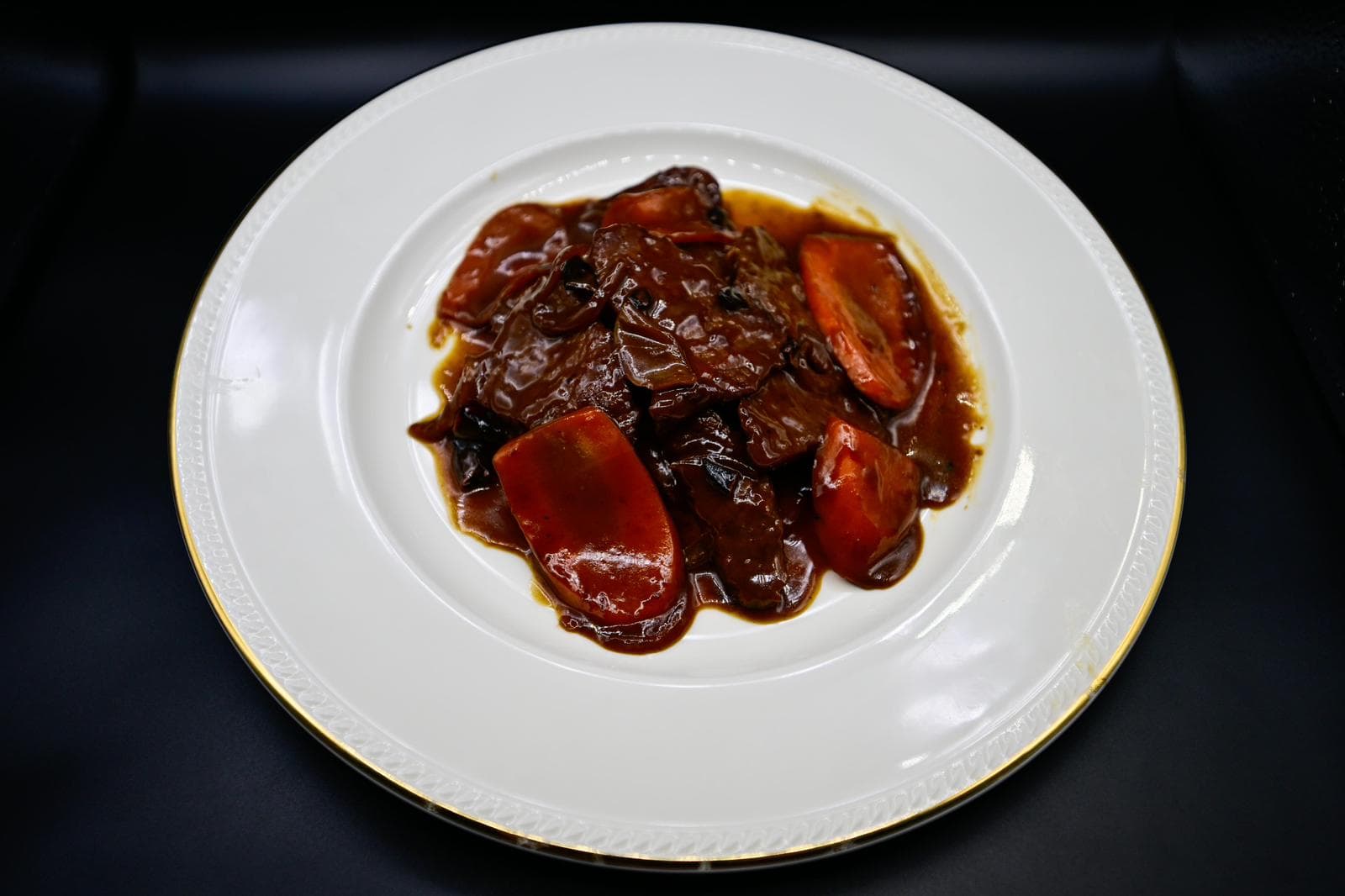 لحم مطهو على النار ببطء مع أرز بسمتي