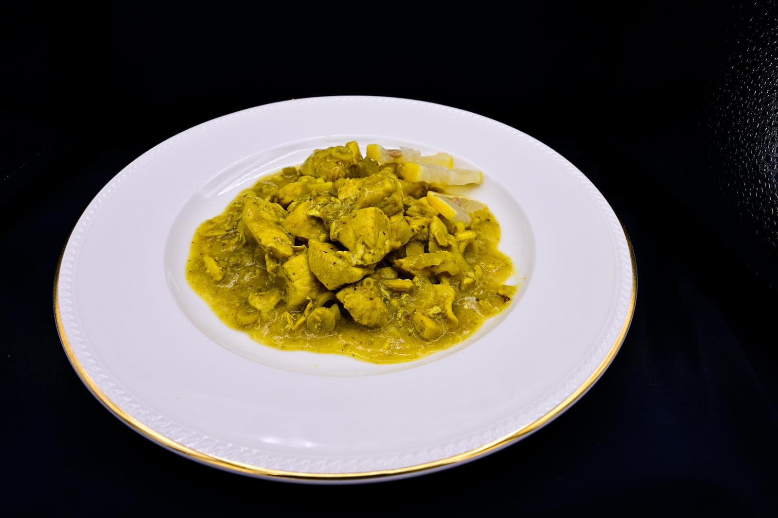 دجاج بعشب الليمون مع أرز بسمتي