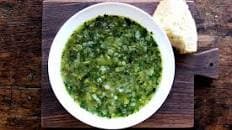 "شوربة السبانخ والكراث